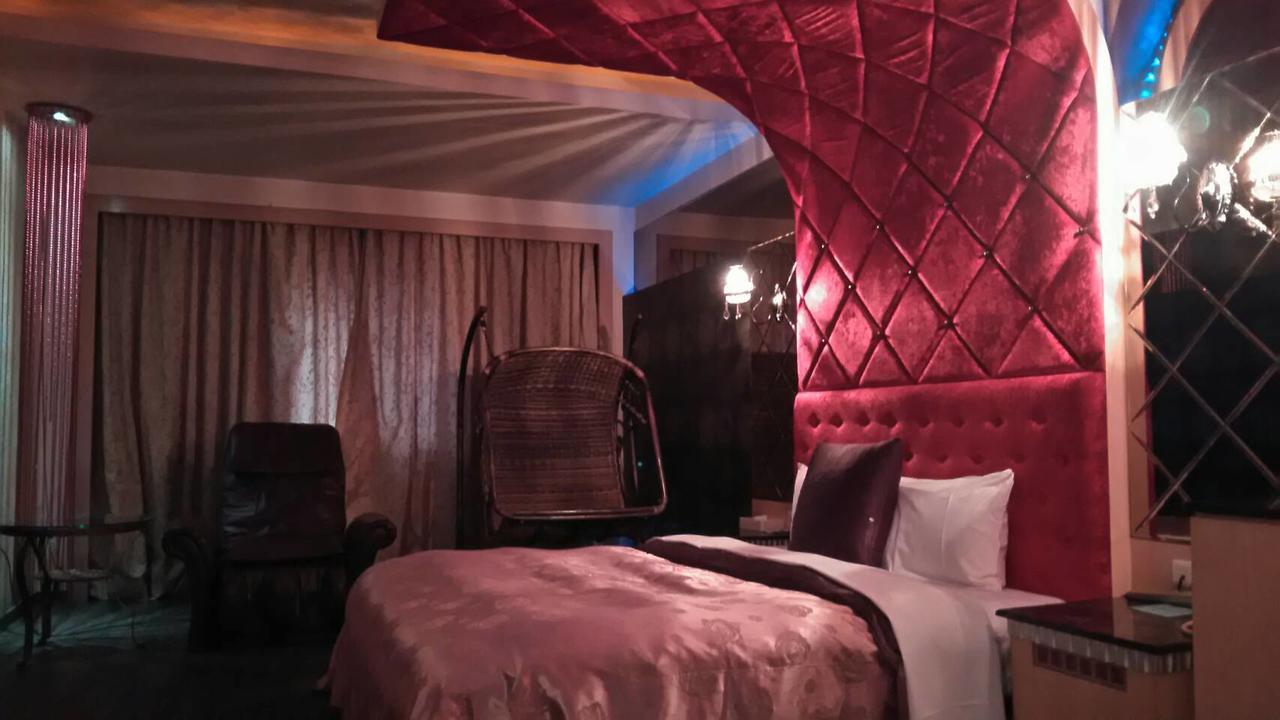 Michelle Motel Taichung Buitenkant foto