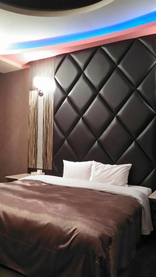 Michelle Motel Taichung Buitenkant foto