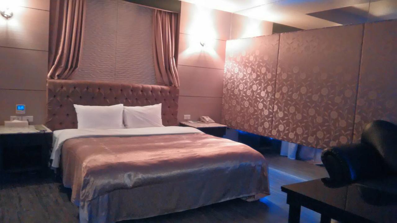 Michelle Motel Taichung Buitenkant foto