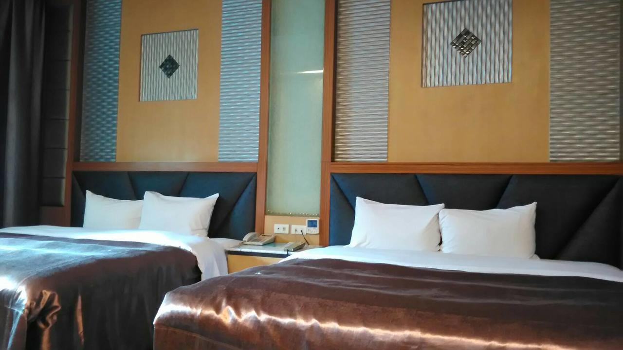 Michelle Motel Taichung Buitenkant foto