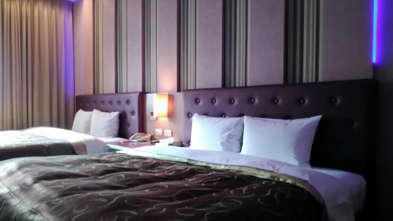 Michelle Motel Taichung Buitenkant foto